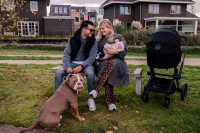 Kraamreportage-Almere-68 Tijdens een lifestyle kraamreportage maakt de fotograaf ook foto's als de ouders met de kinderwagen en hond naar buiten gaan