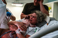 Geboortereportage-Hoorn-7 Het moment dat de baby geboren wordt in het Dijklander in Hoorn vastgelegd door de geboortefotograaf